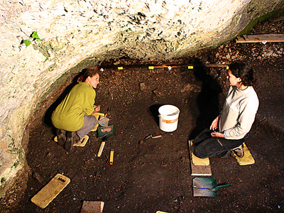Excavating at Abri St. Joseph (Photo by Thomas Doppler)